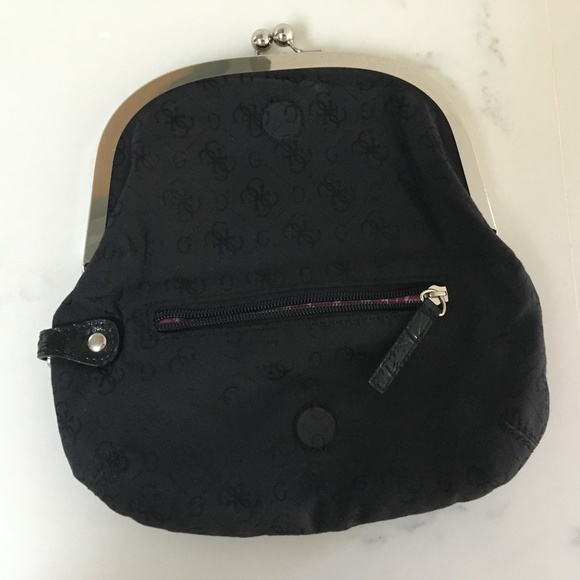 Guess Clutch - Picture 3 of 4